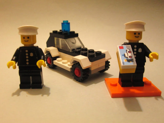 Sets LEGO 600 e 71021 O Polícia 40 anos depois