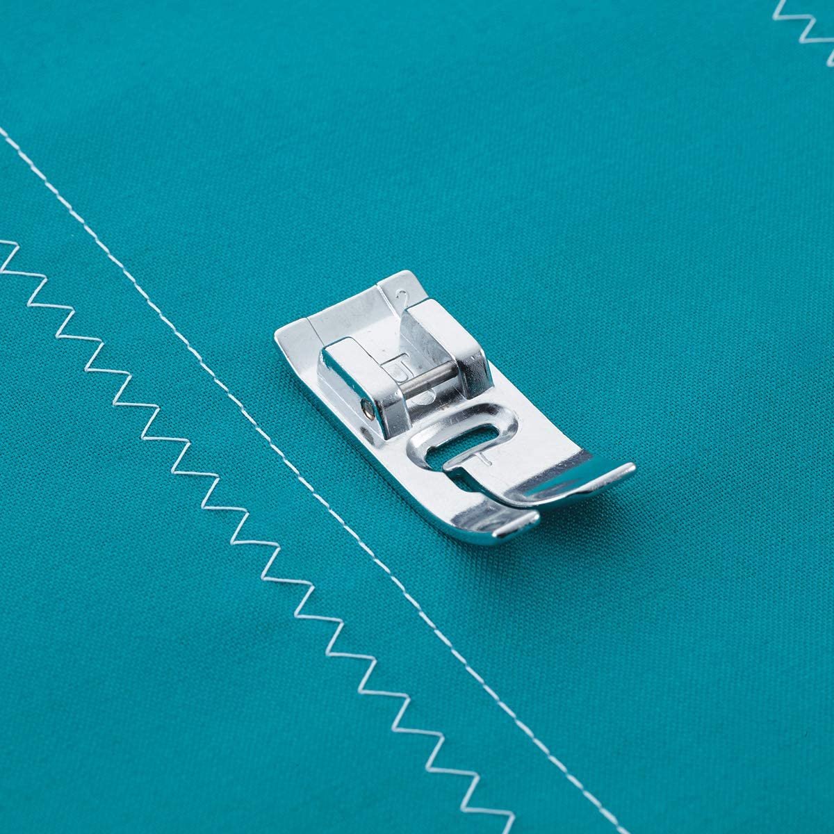 Brother Sewing Machine, GX37, 37 Builtin Stitches, 6 Included Sewing Feet