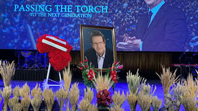 Memorial Bagi Reinhard Bonnke, Dikenal sebagai 'Billy Graham Dari Afrika', Menarik Ribuan Orang