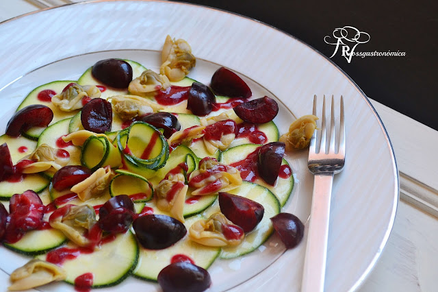 Carpaccio de Calabacín con Picotas y Almejas