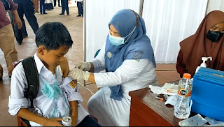 Ratusan Siswa Aceh Timur Disuntik Vaksin, Disaksikan Kapolda dan Sekda Aceh September 22, 2021