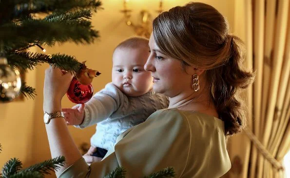 Prince Charles of Luxembourg wore a Toddler boy hat-scarf from Jacadi. Princess Stephanie and Prince Guillaume