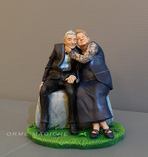 statuine nonni abbracciati idea regalo ritratti da foto statuette persone realistiche presepe orme magiche