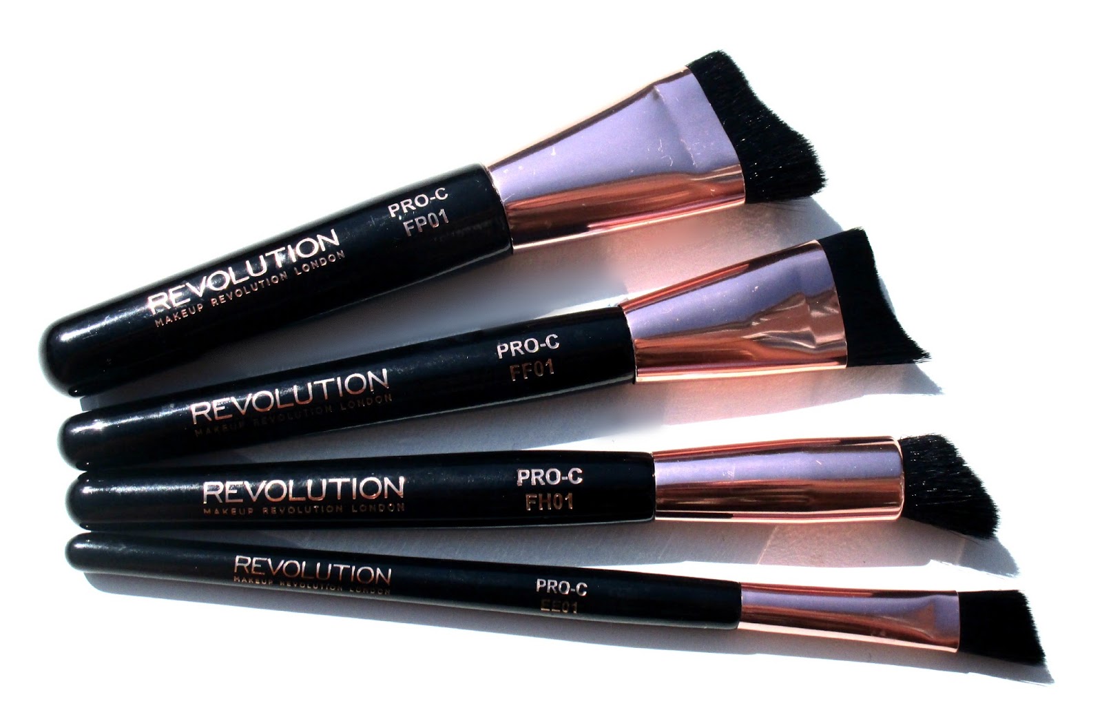 Makeup Revolution Pro Curve Contour Brush Collection Review