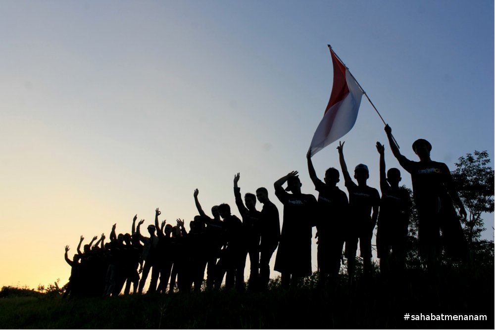 #SahabatMenanam Kumpulan Orang Gila yang Hobi Menanam di Hutan