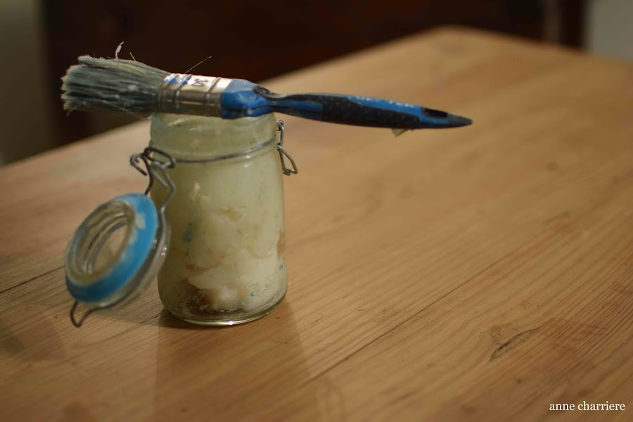 www.annecharriere.com, mesa tocinera, pintura de leche, nogalina, homestead house milk paint,