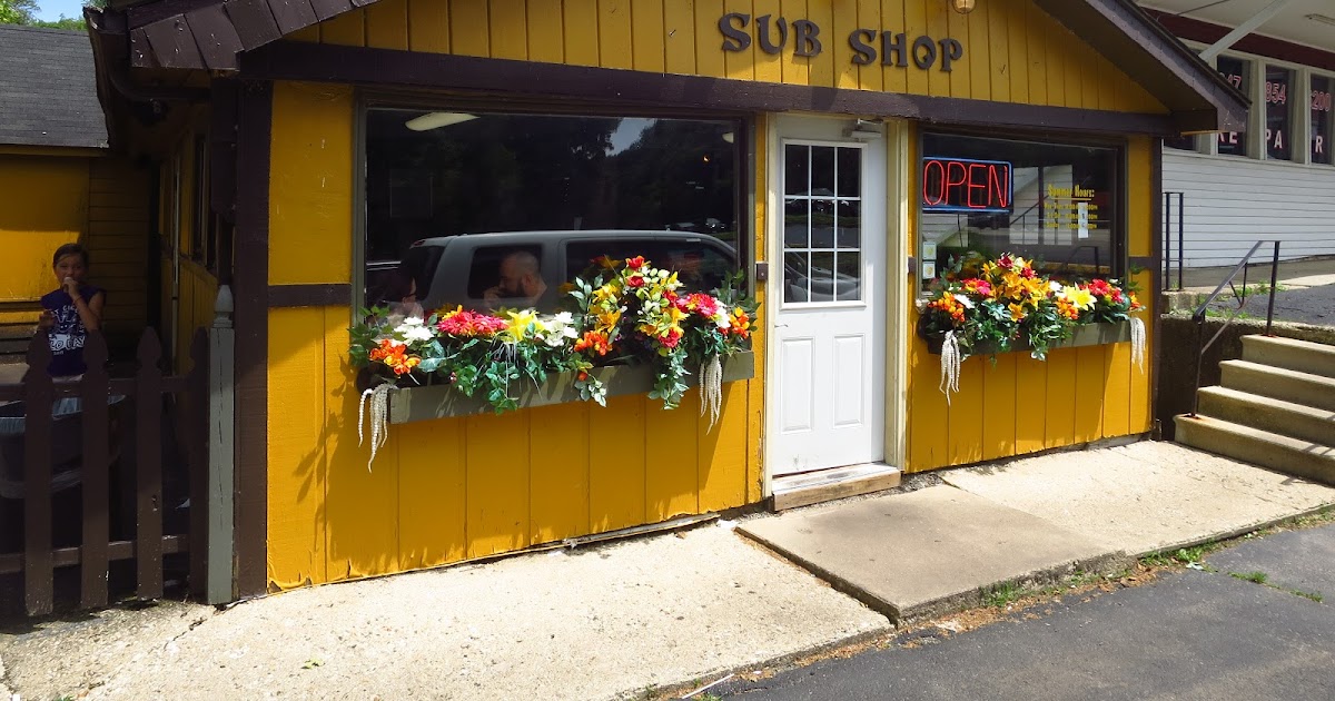 Smokin' Chokin' and Chowing with the King Algonquin Sub Shop