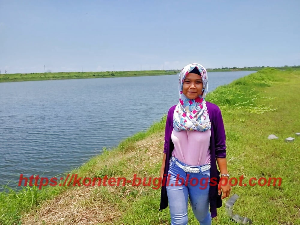 cewek jilbab bugil outdoor - Konten Bugil