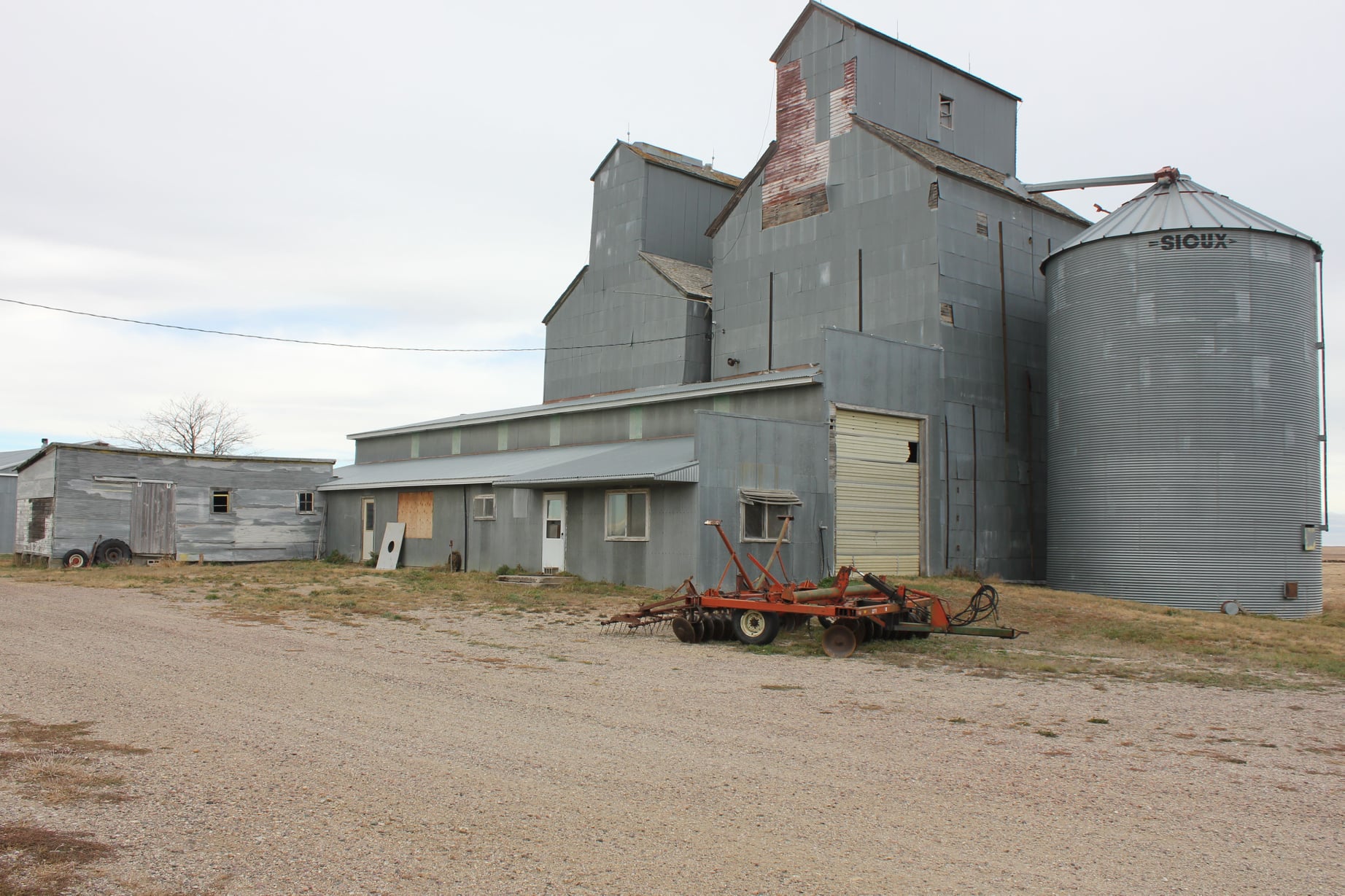 Towns and Nature Tolstoy, SD Old Grain Elevators