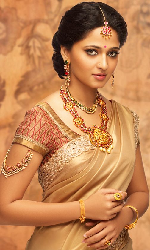 Indian Hot Model Anushka Shetty Photos Gallery In Designer Red Saree