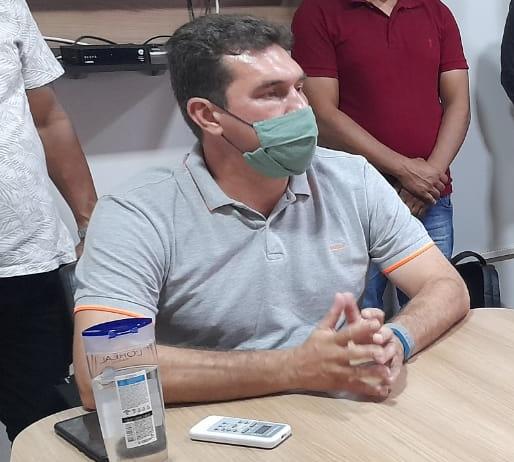 Após denúncia de nepotismo, prefeito exonera cunhado do cargo de diretor