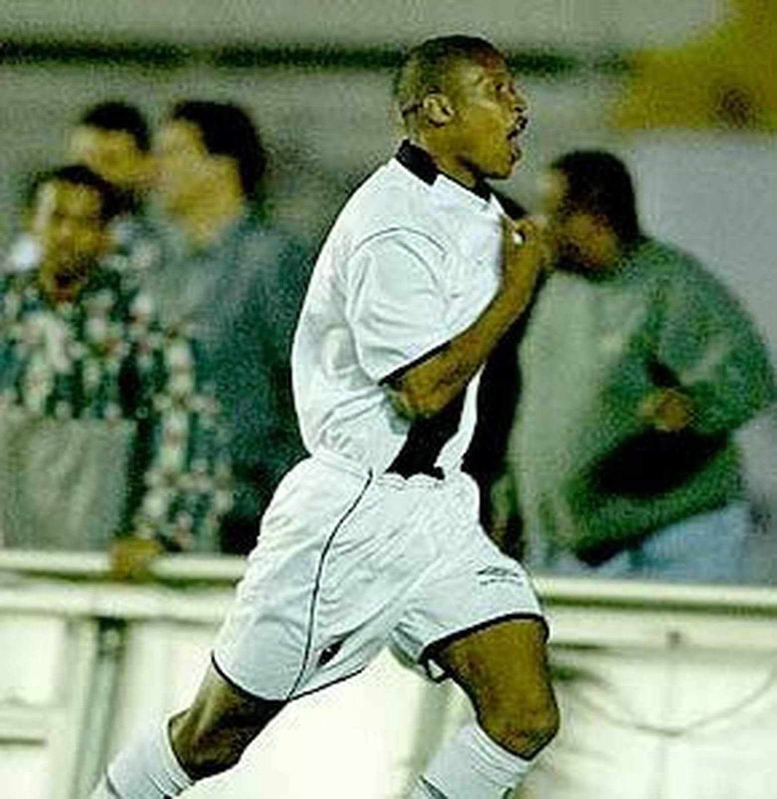 O cão que fuma... Exatacante Cadu relembra Vasco x Goiás com chuva de