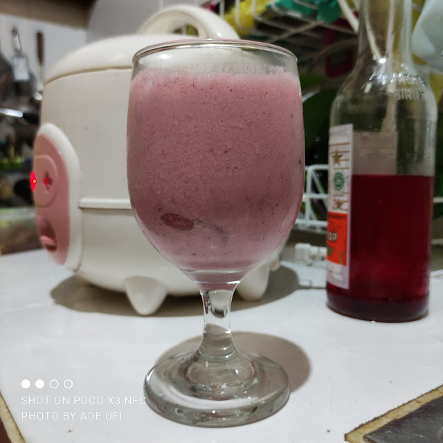minuman segar dari strawberry