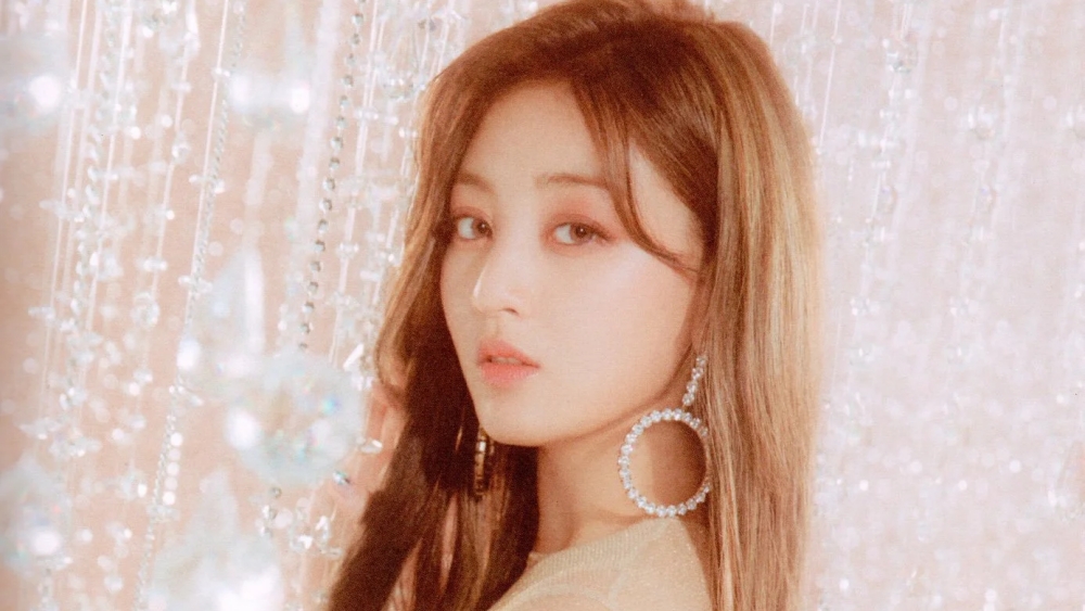 This is How Fans Express Their Support for TWICE's Jihyo After Breaking Up
