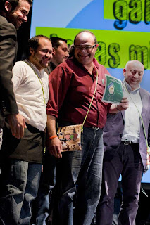 El presidente de RastroSolidario recibiendo el 1er Premio a la Excelencia en la Financiacion de Operaciones