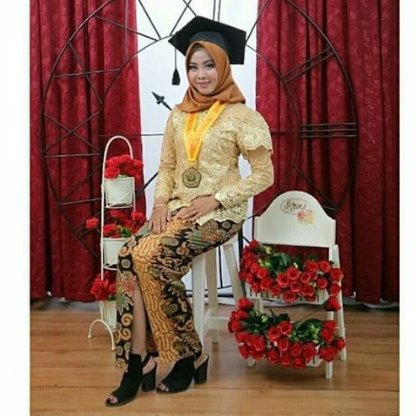 Model Baju Kebaya Wisuda Modern Terbaik 2020 Qibul Fashion