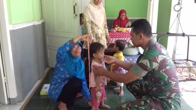 Peduli Kesehatan Babinsa Koramil 23/Ceper Pendampingan Kegiatan Posyandu