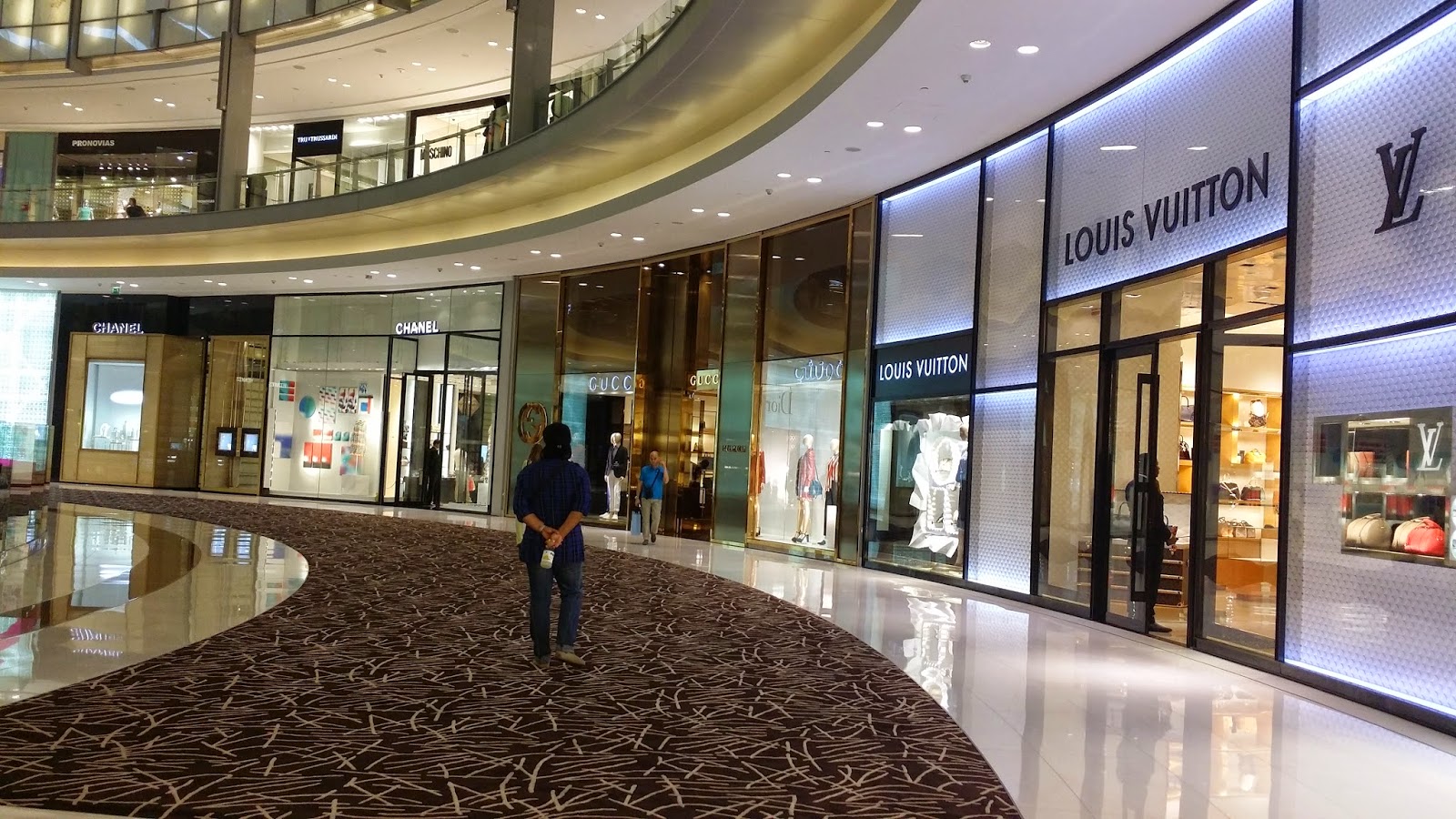 Dubai mall restaurants picture