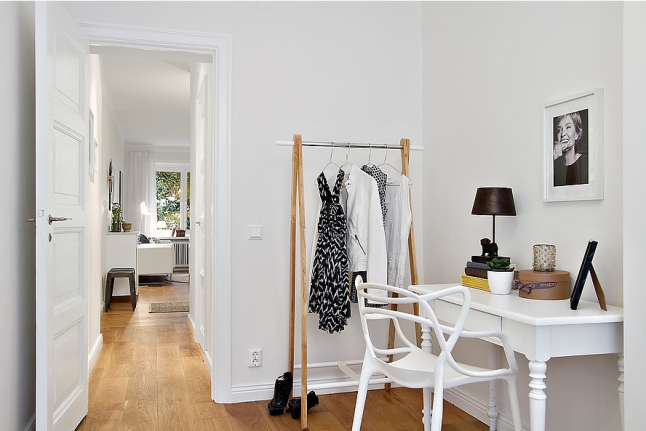 Combinar marrón con turquesa y mostaza