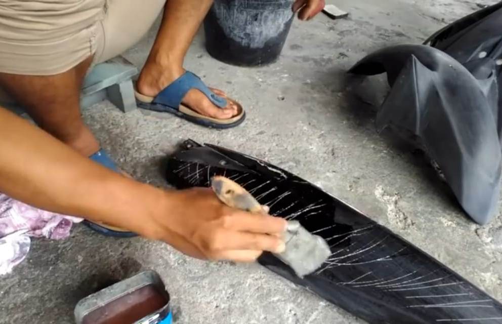 Cara Menghilangkan Cat yang Tebal Pada Body Plastik Motor