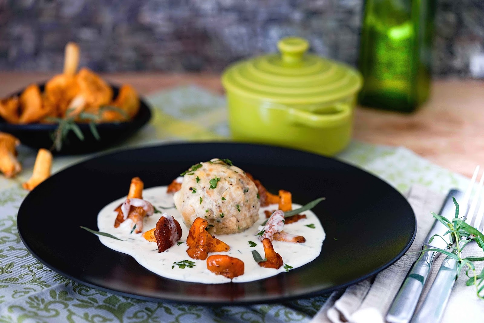 stuttgartcooking: Pfifferlinge im Estragon-Rahm mit Semmelknödeln stuttgartcooking: Pfifferlinge im Estragon-Rahm mit Semmelknödeln