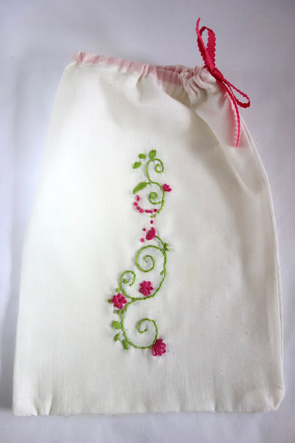 simple embroidery stitches, easy embroidery crafts, fabric crafts, hand sewing projects, DIY shoe bag, handmade shoe bag, how to make a shoe bag, blah to TADA