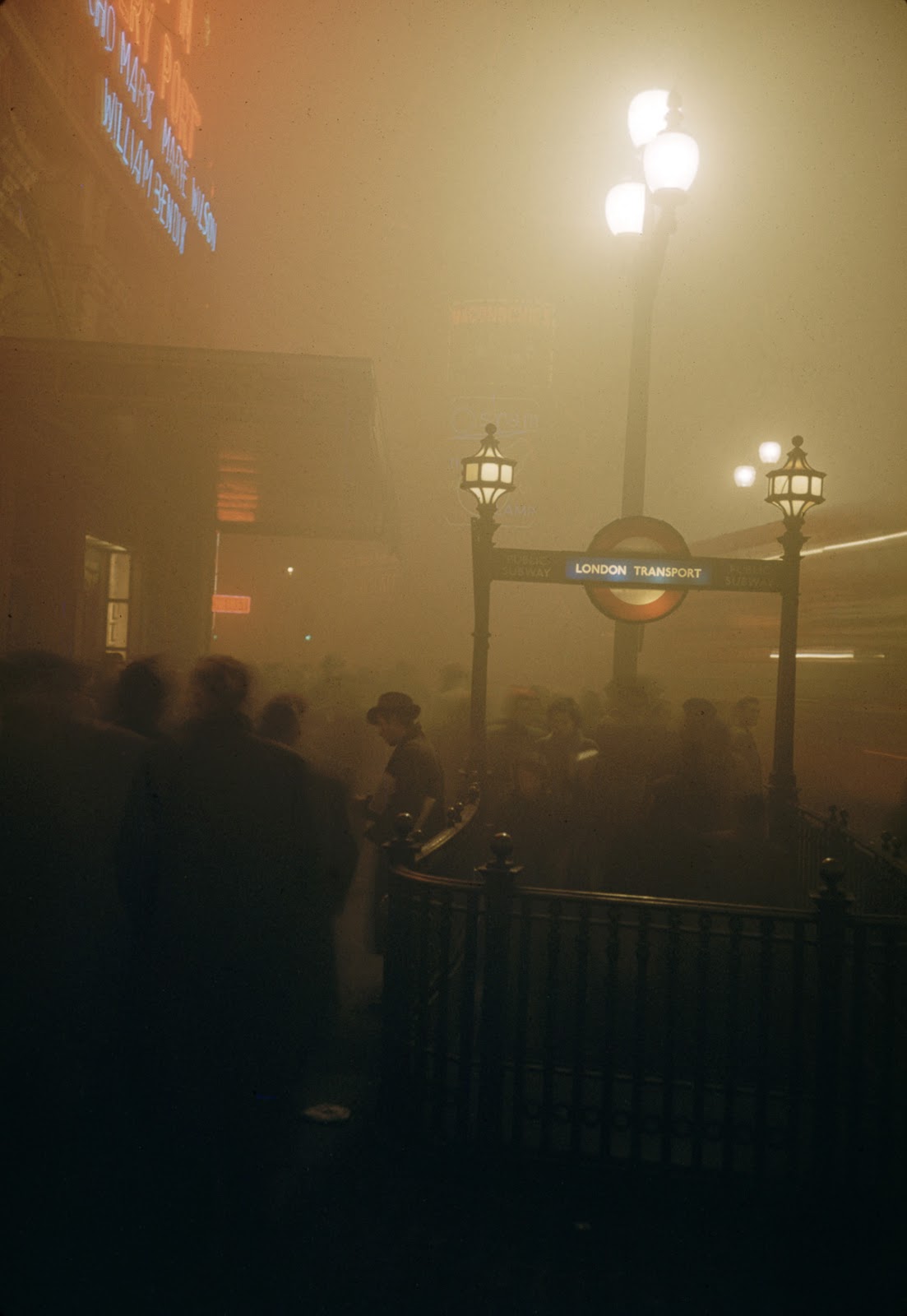 12 Amazing Color Photographs of the London Smog Disaster of 1952