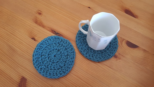 Simple Flat Circle Coasters - tutorial and free pattern
