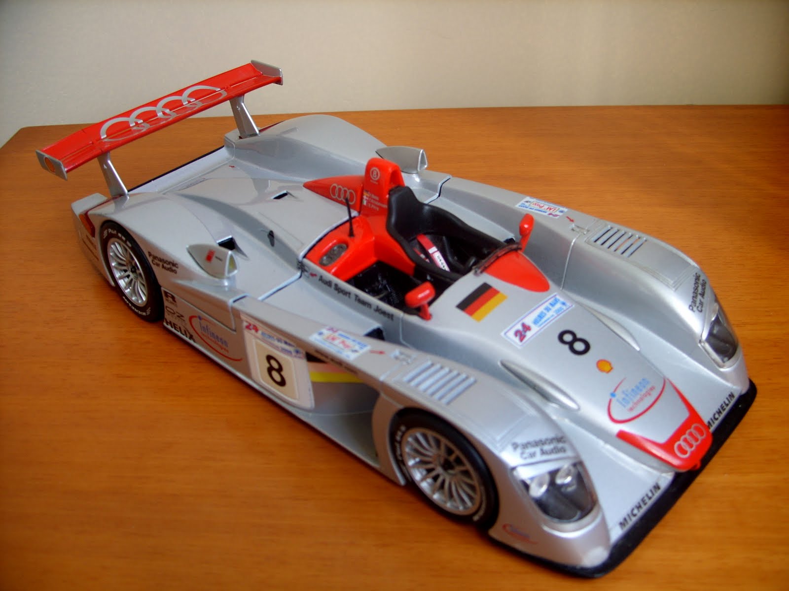 MINICHAMPS 1.43 AUDI R8 ALMS PETIT Le Mans 2001 TEAM CHAMPION HERBERT