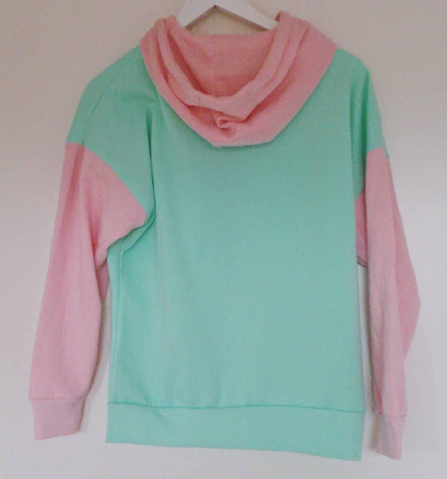 Cherry's Pastel Life: Fairy kei DIY: two-coloured hoodies
