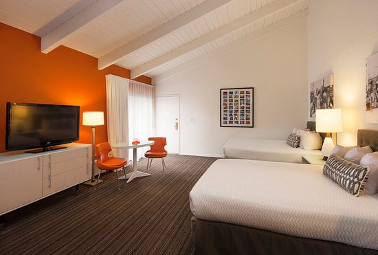 A Bohemian-Style Hotel IN VENICE BEACH, CA The Inn at Venice Beach features 43 hotel rooms - including 5 loft suites - with plush beds, complimentary Wi-Fi, and flat-screen TVs for the ultimate Venice Beach hotel experience.