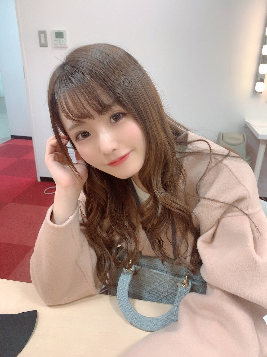 생각보다 키 큰 AV배우 - 디쁠