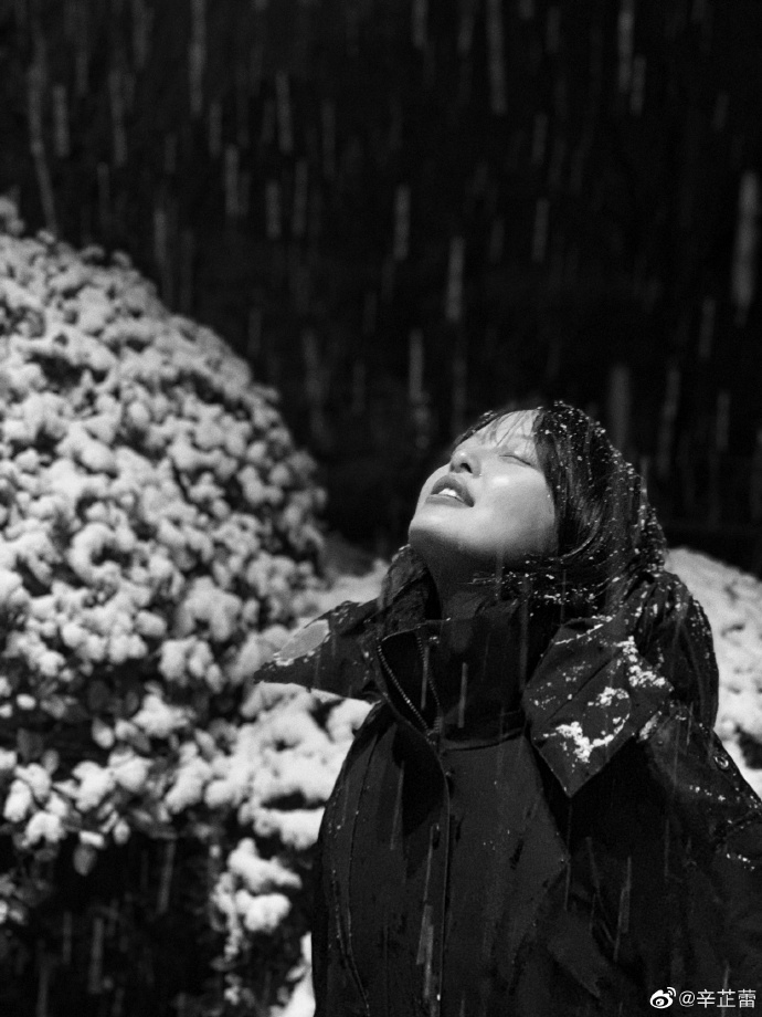 Китайские знаменитости наслаждаются первым снегом