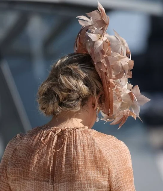 Queen Maxima wore a brown dress from Natan Edouard Vermeulen, and a leaf style hat from Berry Rutjes. Chancellor of Germany Angela Merkel