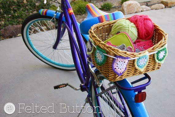 Bike Basket Bunting (FREE crochet pattern by Susan Carlson of Felted Button)