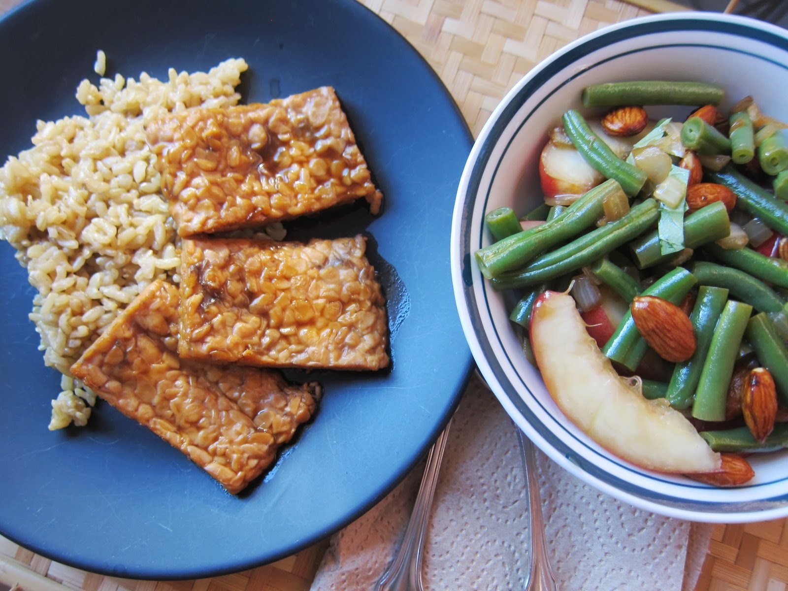 WholeFoodVegan Marinated Malang Tempeh with Brown Rice and Green Bean Nectarine Salad