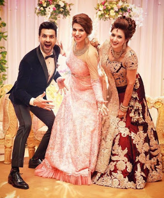 Divyanka-Tripathi-and-Vivek-Dahiya-fun-at-reception