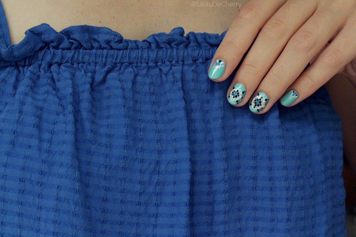nail-art-points-facile-rapide-vernis-a-ongles-été-turquoise-lavisdecherry