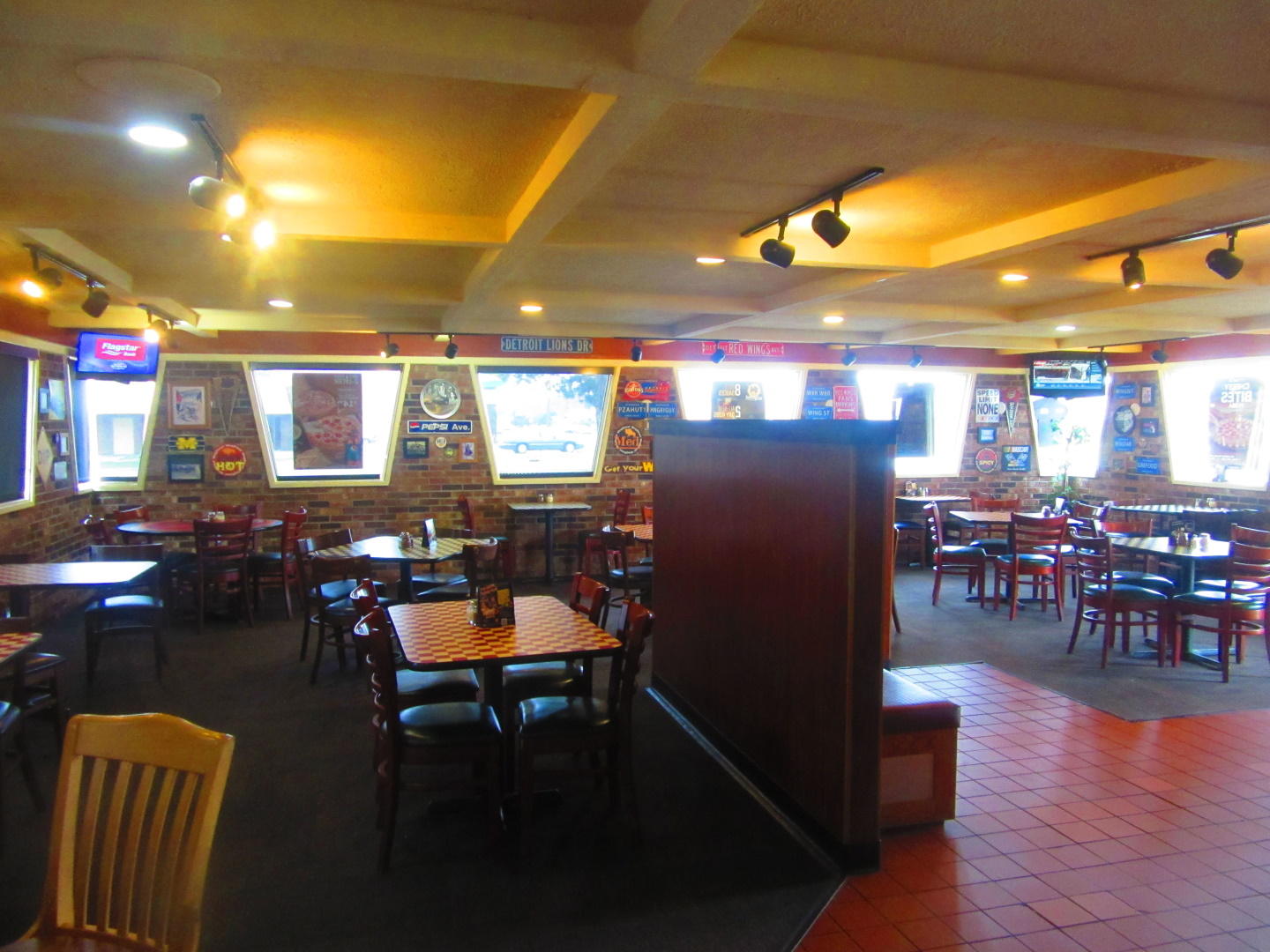 Pizza Hut 26284/407034, Southgate, Michigan