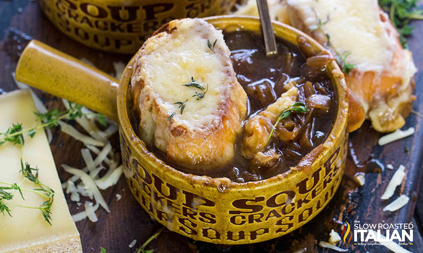 √ Slow Cooker French Onion Soup (With Video) cooking zone