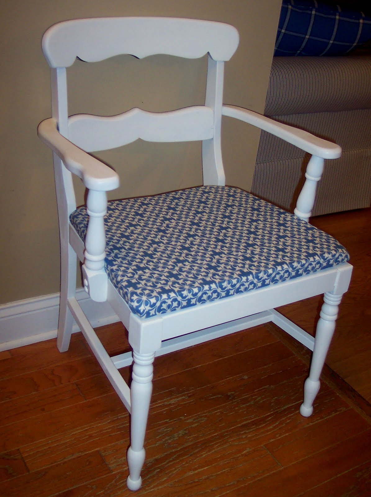 Uniquely Chic Furniture Cute Cottage Chair