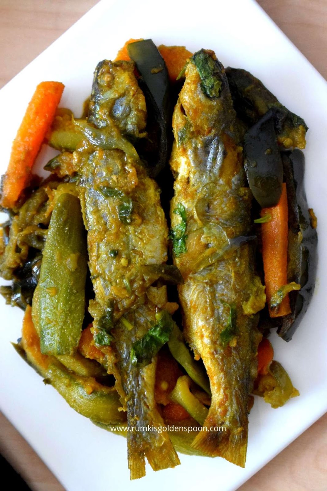 tangra fish, tangra fish recipe, tangra fish recipes, tangra fish curry recipe, bengali fish curry recipe, fish curry recipe, fish curries, tangra fish curry, tangra macher chorchori, tangra chorchori, cat fish curry, Rumki's Golden Spoon