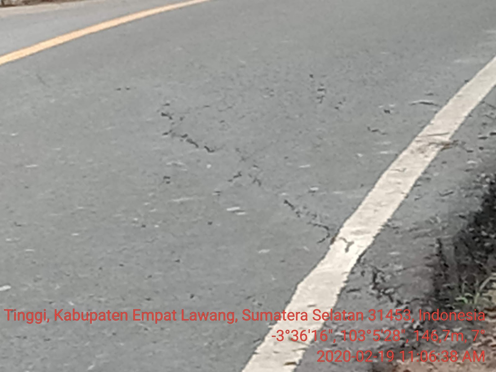 Belum Lama Selesai Dibangun Jalan Negara Sudah Retak Parah