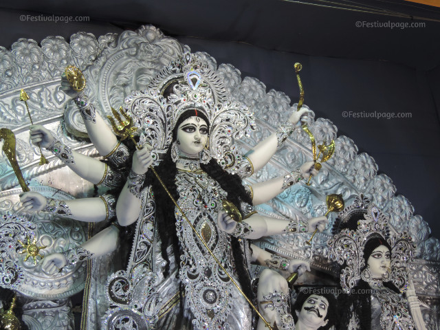 Navratra 4th Day : चौथा नवरात्र, देवी कूष्‍मांडा के चरणों में कर दें खुद को समर्पित, म‍िलेगी कृपा अपार