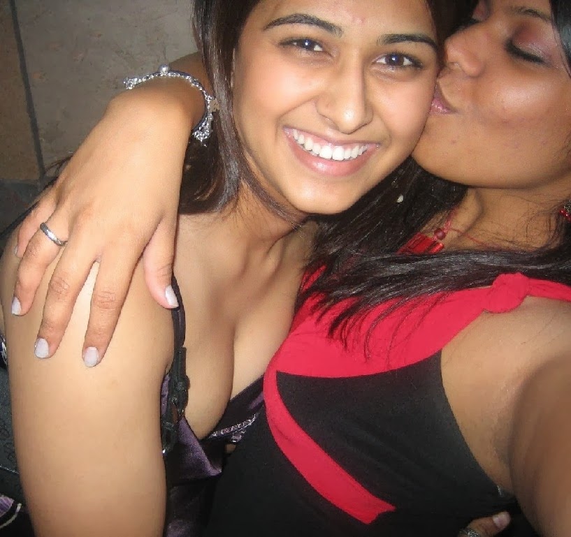 Hot Indian Girls Hot Indian Girls Deep Cleavage Exposed -2699