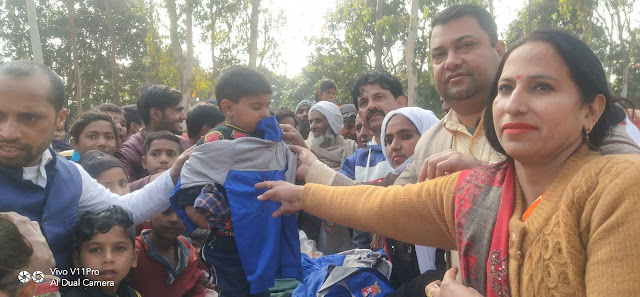 नूरबानो जनकल्याण समिति द्वारा कंबल शॉल व स्वेटर का वितरण 9 WhatsApp%2BImage%2B2020 02 02%2Bat%2B6.03.19%2BPM