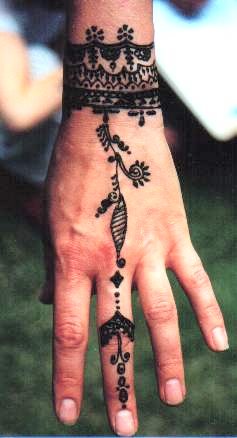15 henna mehndi designs which look like real jewelery bling sparkle 15 henna mehndi designs which look like real jewelery bling sparkle