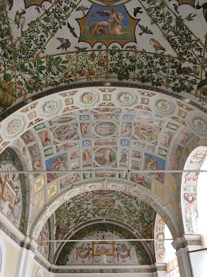 Castello di Belcaro: affreschi di Giorgio di Giovanni nella loggia