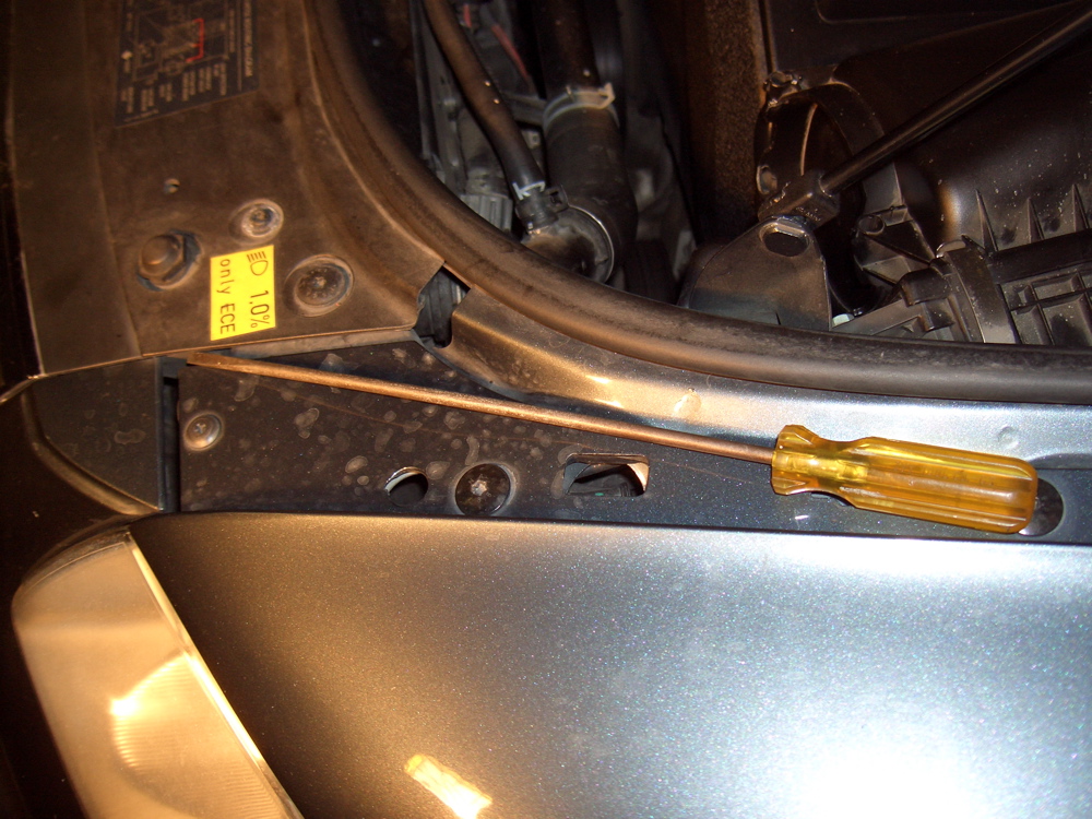 Volkster Action Touareg Headlight Bulb Replacement