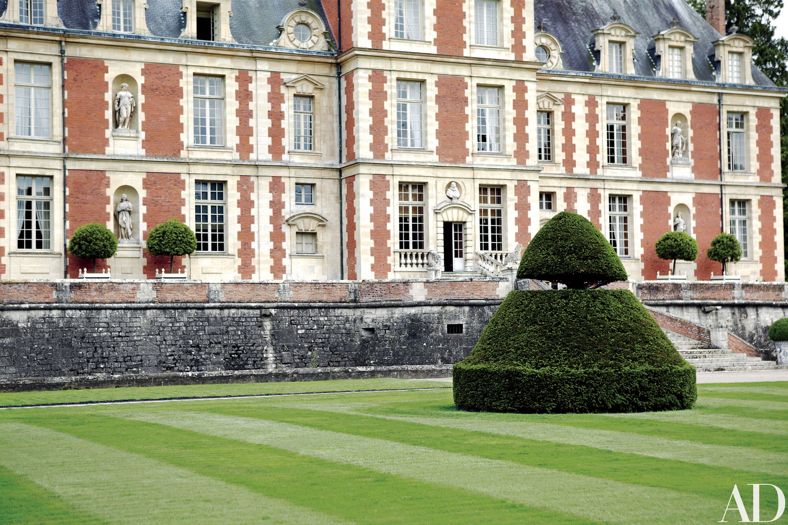 At Home With | Places: Valentino Garavani’s Château de Wideville, France